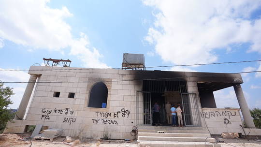 Israeli settlers torch two mosques in West Bank